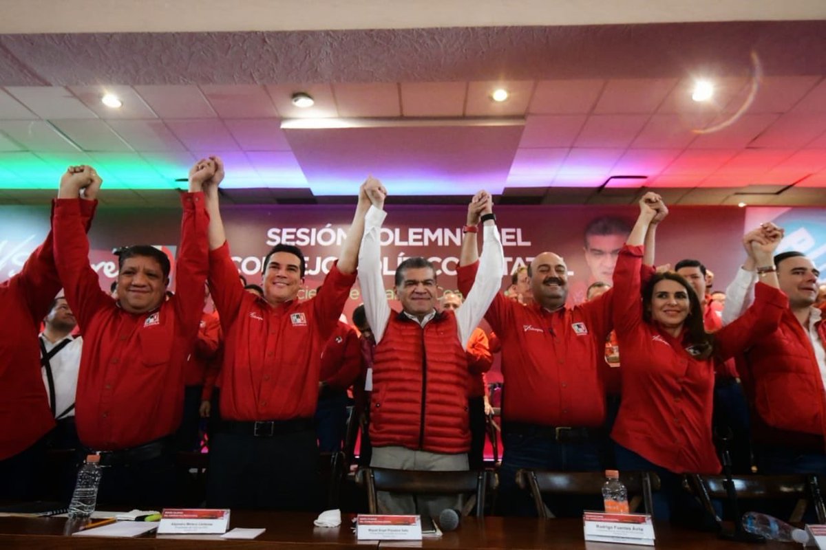 Agradezco la compañía del Dirigente del <a href="/PRI_Nacional/">PRI</a>, mi amigo <a href="/alitomorenoc/">Alejandro Moreno</a>, y felicito al nuevo Comité Directivo Estatal encabezado por <a href="/rigofuentes/">RodRigo Fuentes Ávila</a>. ¡Enhorabuena! #PorSiemprePriista (2/2)