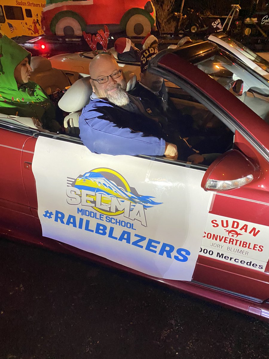 Selma_Middle's tweet photo. Fun times @TownofSelma Christmas Parade.  #WeAreSelma #SelmaPride https://t.co/KckLWJYpUv