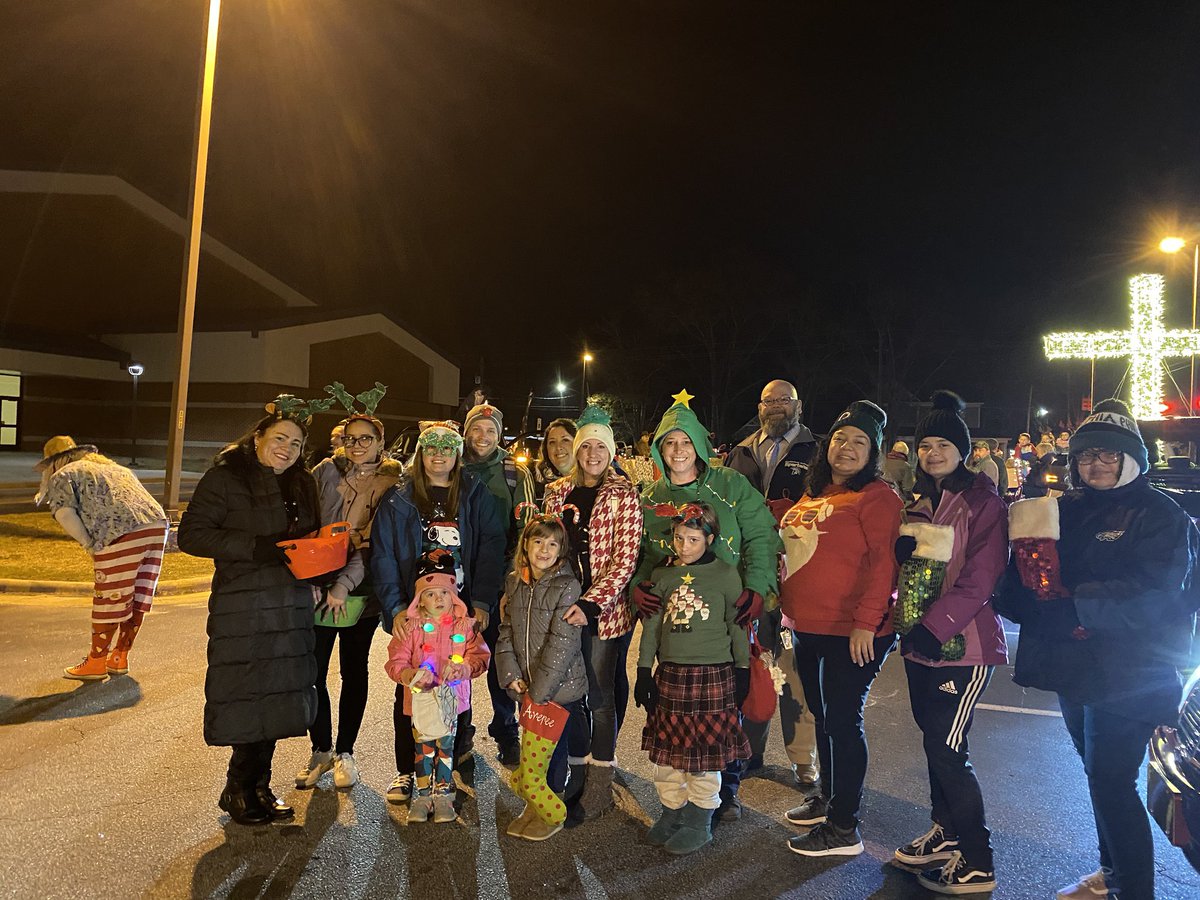 Selma_Middle's tweet photo. Fun times @TownofSelma Christmas Parade.  #WeAreSelma #SelmaPride https://t.co/KckLWJYpUv