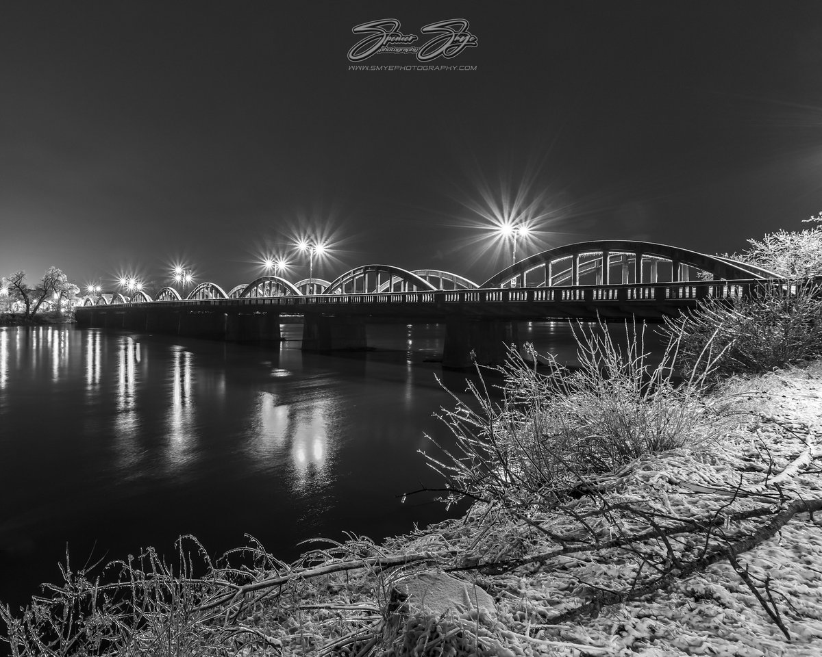SmyePhotography's tweet photo. The Caledonia Bridge looking mighty beautiful with all of the ice. But it will soon be torn down while they rebuild a new one in it's place.
#Caledonia #Ontario #Canada #Bridge #ArcBridge #Longexposure https://t.co/t3p8QQZa58