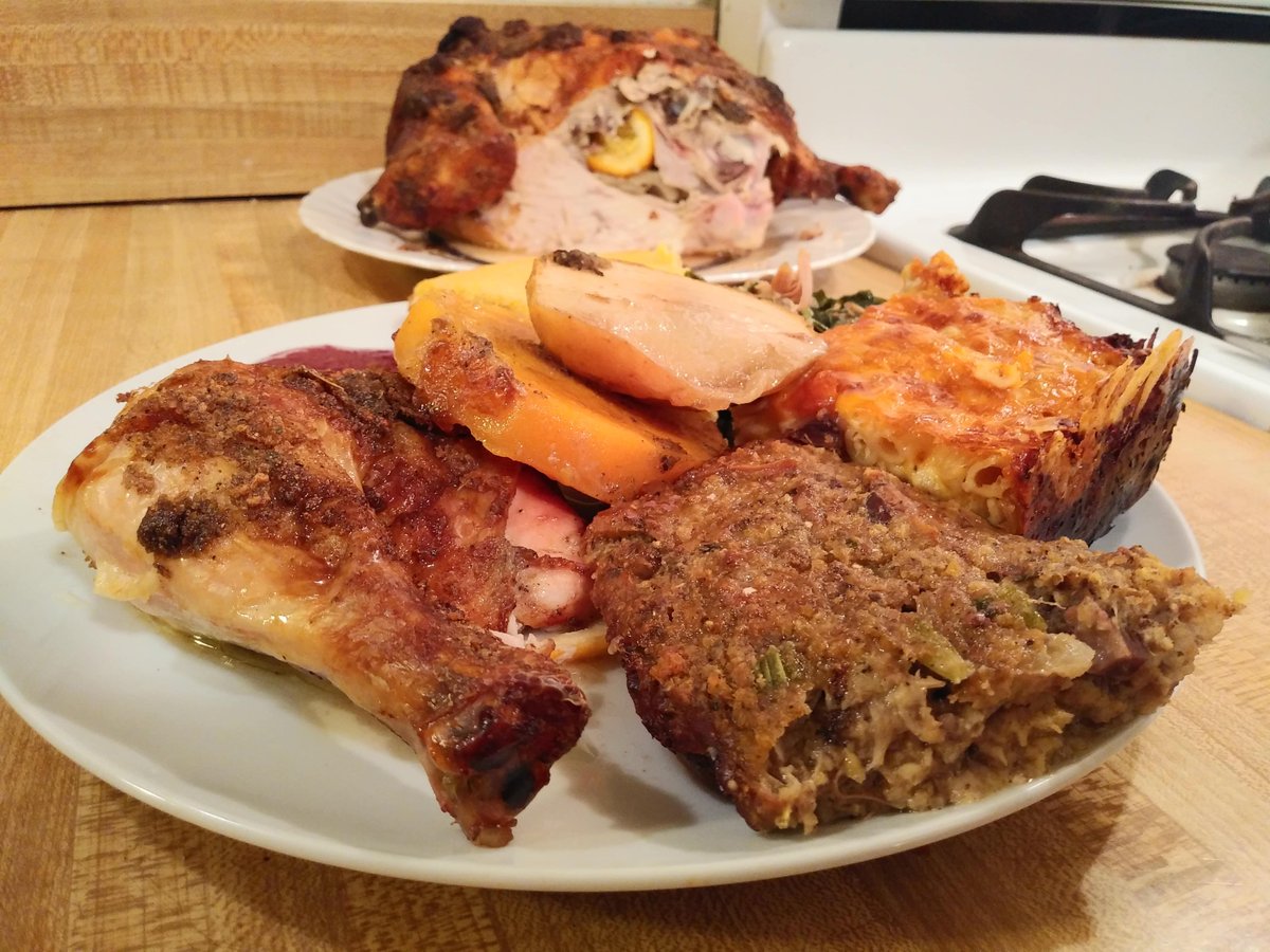 ParnellChef's tweet photo. #StupidQuestionsForChickens Why do you taste so good for  the holidays?👨‍🍳👍

https://t.co/66FDe3Ai0H

#foodie #foodies #foodblog #foodblogger #foodbloggers #foodpics #chicken #cooking #recipe #food #TuesdayThoughts #TuesdayVibes #TuesdayMotivation #Tuesday #ParnellTheChef https://t.co/BRXYth17hc
