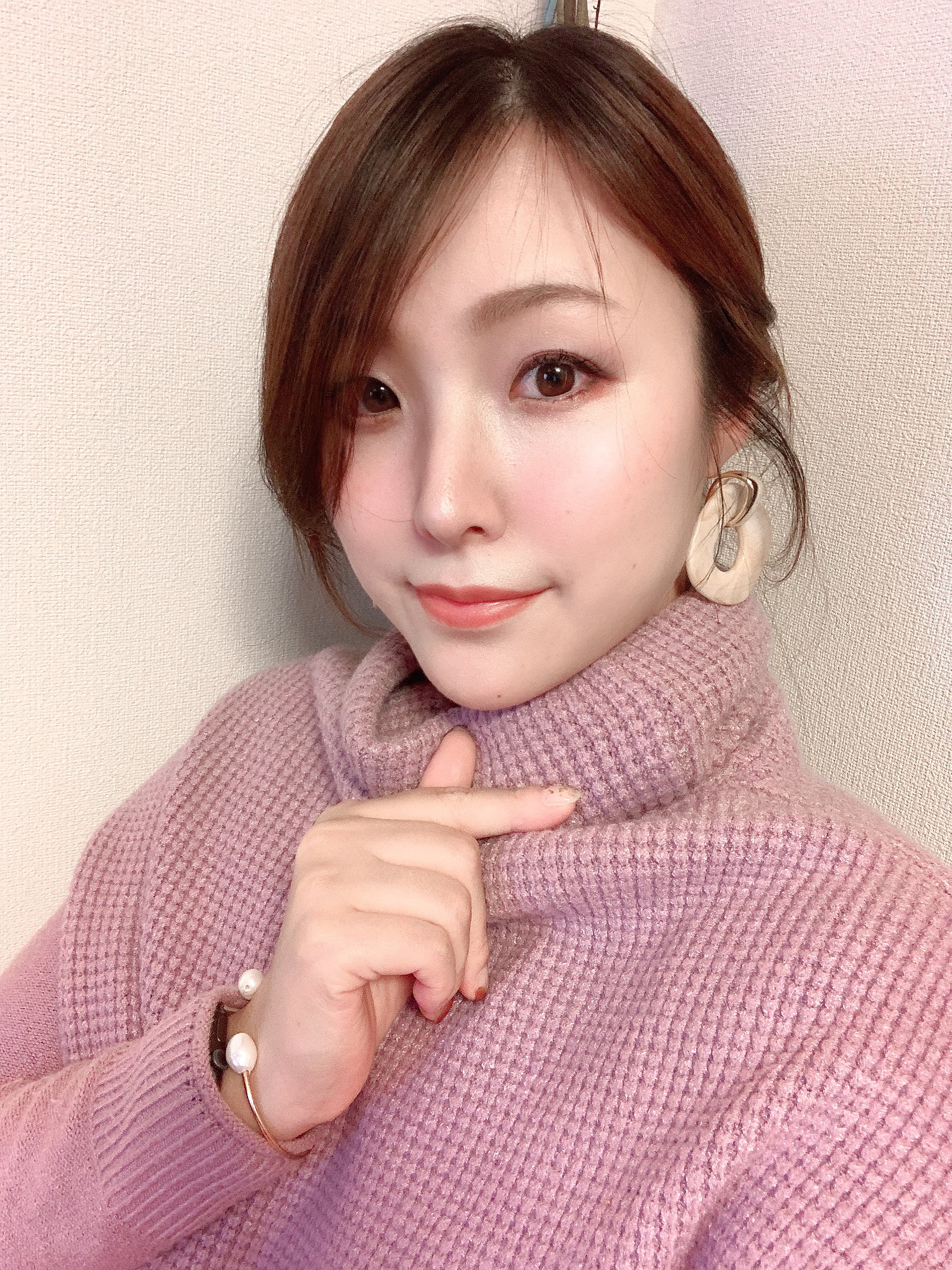 Moira 尻博22 En Twitter 髪型も変えようかな 本当はワンレンの外ハネタッセルボブにしたいな と思って前髪 を伸ばしていたのだけど面長なのでやってはいけない髪型なのでは と気がつく 面長にはやはりフルバングなのかな 16年ぐらいの丸みボブに戻すかな
