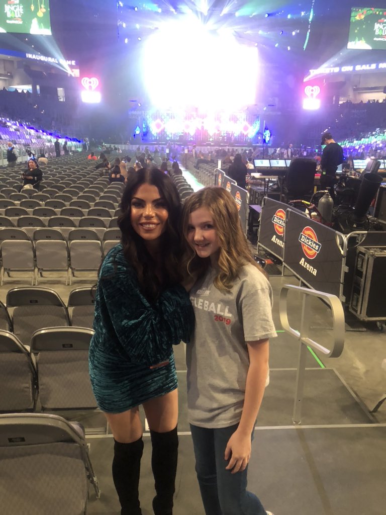 michelleskid's tweet image. #KISSJingleBall @jennapage