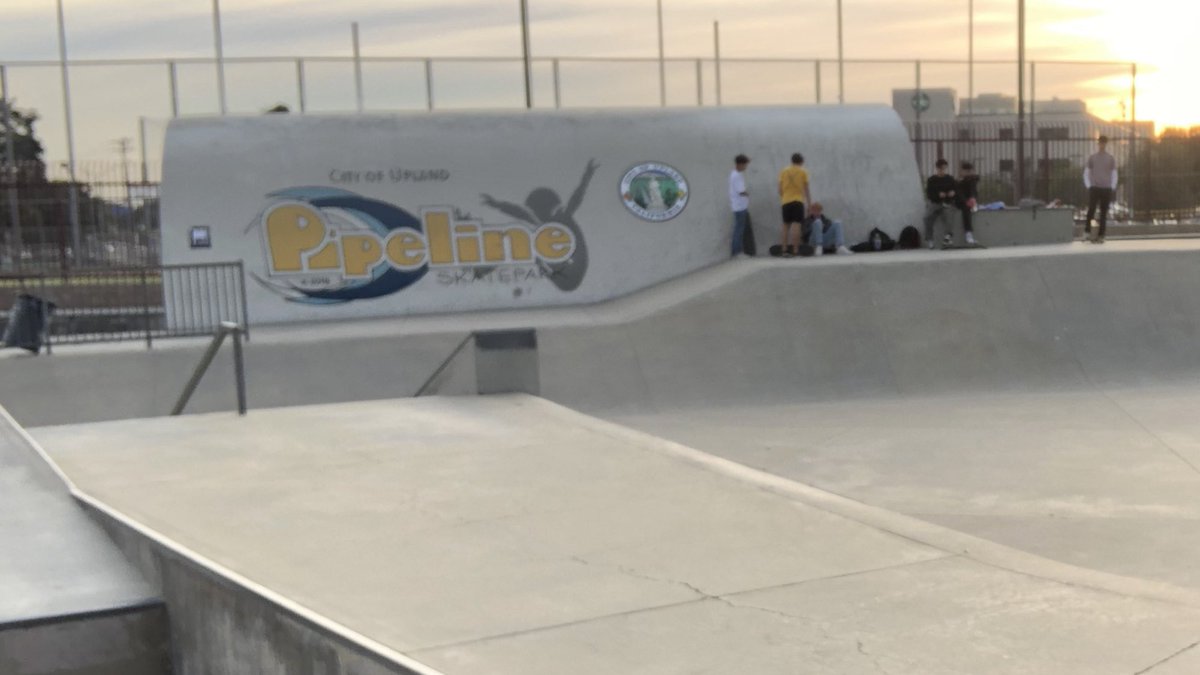 DannyMiki_'s tweet photo. #SkateOoOo 🐵 at #Pipeline memorial #skatepark
#Badlands 
#GoSkate #skatemonkey #skateboard #skate #skateboarding #concretesurfing  
#fullpipe is #KNARLY!
#OoOoAhAh 
🖋👁🤙🏼
      🛹 https://t.co/j03NST1sBw