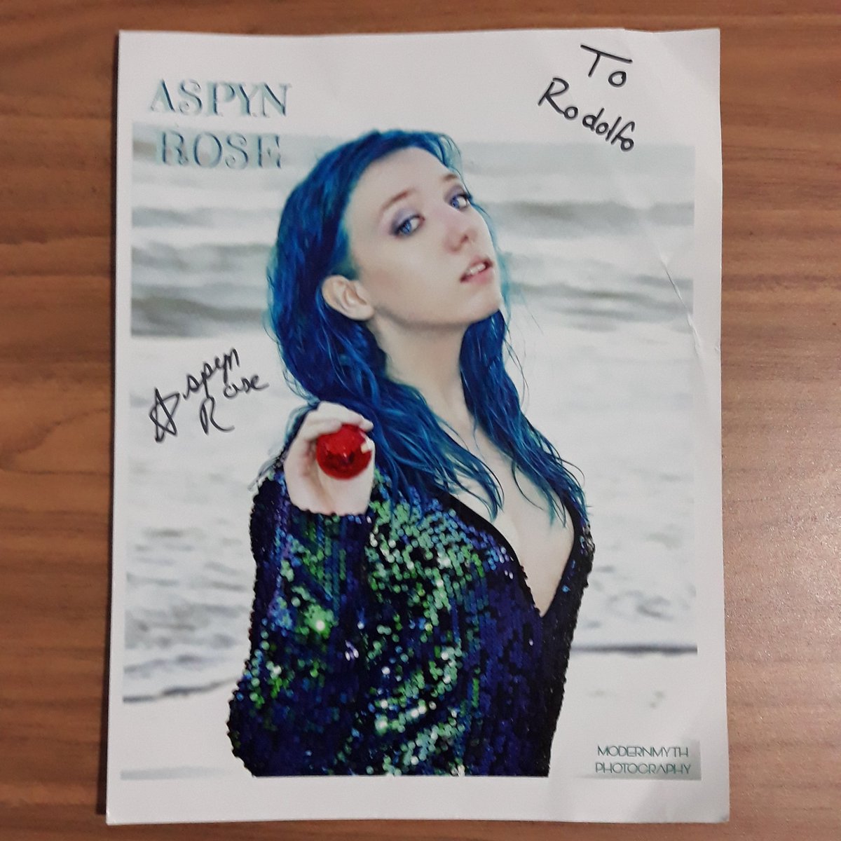 RodRdgz92's tweet photo. Look what arrived in the mail today, courtesy of The #MidnightMermaid @aspynthemermaid!! Stupid mail office mishandling my shipments yet again but ignore that, I'm excited!! 🤩🤩🌛🧜♀️ https://t.co/FhEntNwsrX