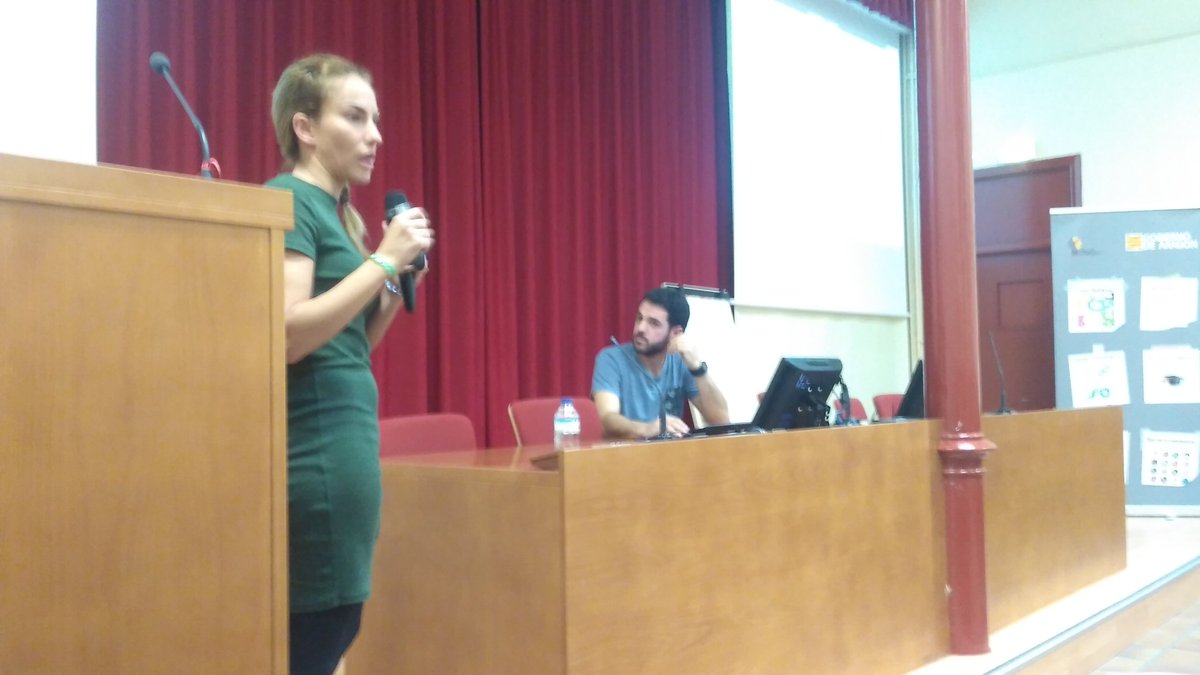 PivaAragon's tweet photo. El programa @PivaAragon, muy presente en las jornadas iniciales de ABP @cpjuandelanuza con @martinpinosq. Muchísimas gracias @JLRCabanillasEF @martukas82 @CEIPDomingMiral por exponer #ABP y como gestionar vuestros #PivaTeam. @felipefaci @tonimartinez24 @BabelAyala #pivateando https://t.co/vxvx3wL0z4