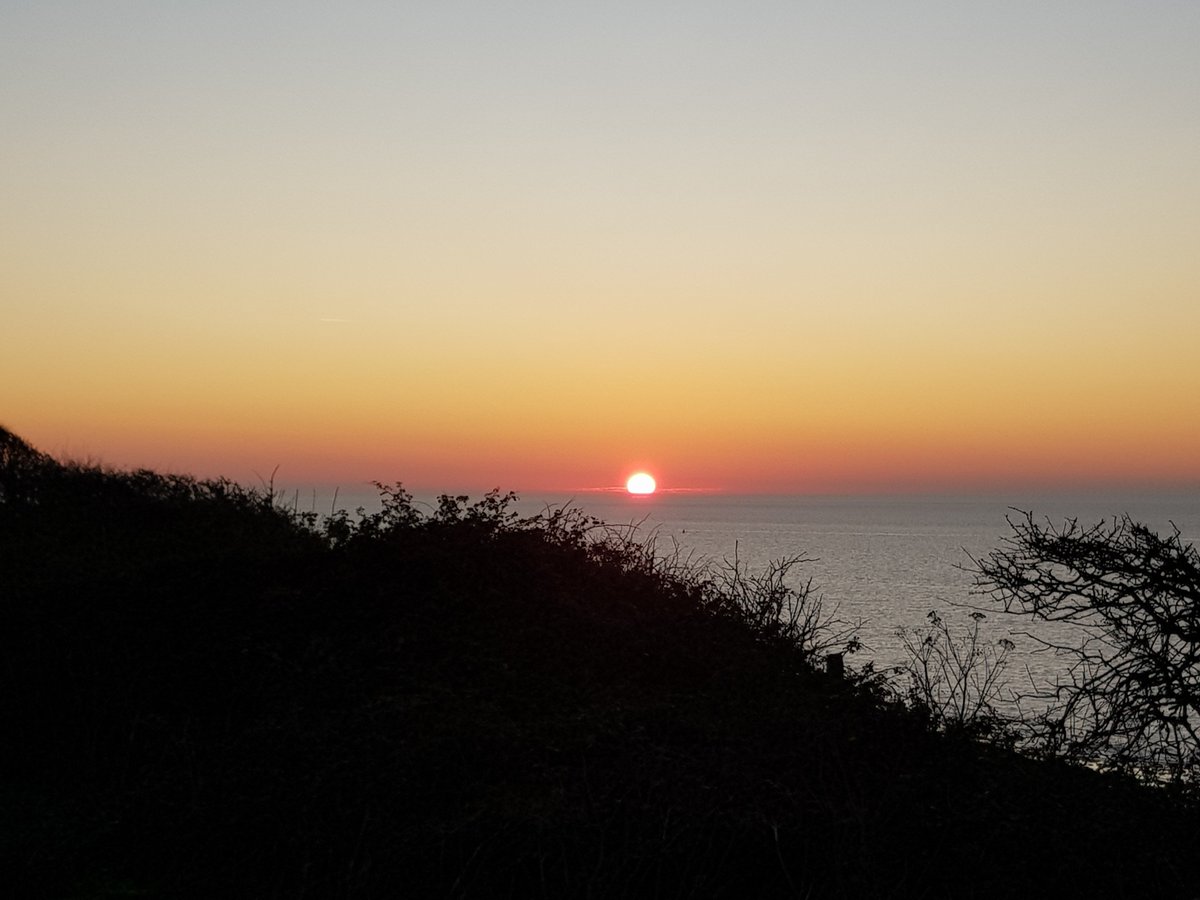 A beautiful sunset over the sea at Sunny Hunny this evening.