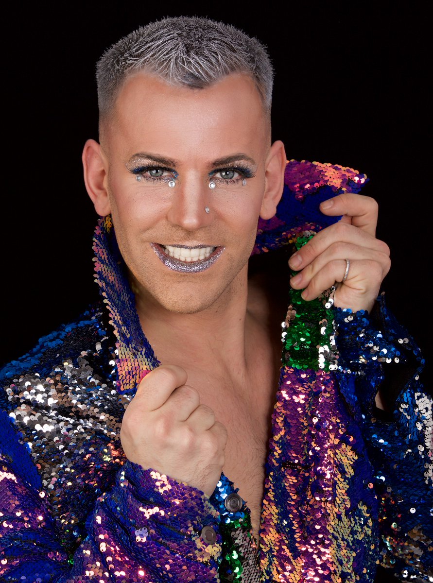 wedogooddisco's tweet photo. This weekend is going to be such fun at #SAMPLEChristmas @ThePeninsulist. We love working with our pal Christeen. In fact you really can't call it work. By the way did you see those whiter than white gnashers? I think he goes to @SparklysmileSE3 #lipsync #mariah #drag #christeen https://t.co/7ibrKYX1mF