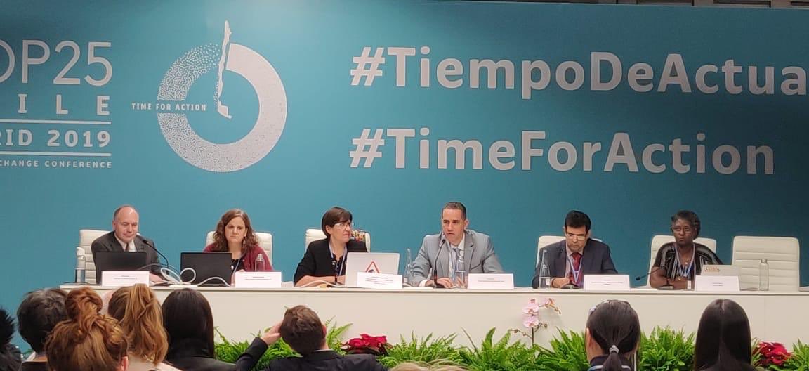 lincolnalves's tweet photo. I was honored to present, at the @COP25CL, climate projections and potential impacts in Brazil including #ImpactaClima Tks
@richardabetts @metoffice @MetOffice_Sci @WalkerInst @UniofReading @GSI_Exeter @mctic @ccst_inpe #climatechange #TimeForAction #COP25 #CSSPBrazil https://t.co/dIqpNDvaCK