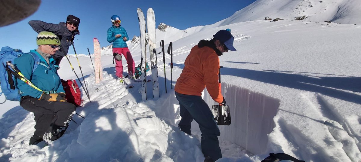 AvalancheGeeks's tweet photo. Final day of our AvRec Level 2 in #Tignes today. Terrain management, appropriate use of ECT &amp; CT looking for propagation propensity in the snowpack. A great team to kick off the season. @Mammut_UK @dynastarskis https://t.co/yOw0KBelwS