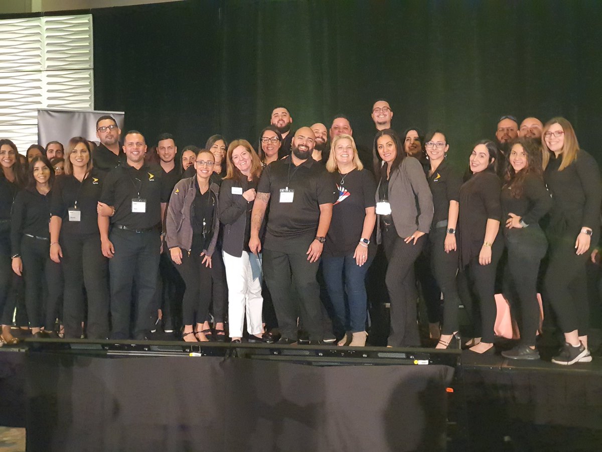 ZullyRoman1's tweet photo. Wireless Lifestyle Team with Annie Garcia and Tracy Nolan @MichelleRiestra @JoseAponteWMT @Ainatmarie @wl_byoung @WL_News @Pkushn https://t.co/SQ5D96DHcQ