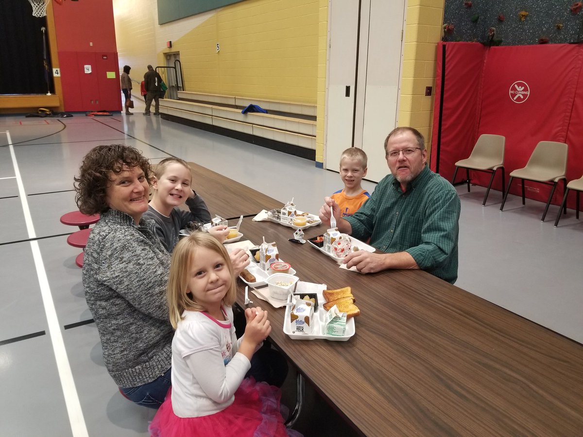 Had an amazing turn out at Salladaburg elementary schools Grandparents day breakfast!  We love seeing how much the students enjoy eating with their grandparents!! <a href="/Avis_SalPrin/">Jon s. Jean</a> <a href="/JkellerTng/">TNG_JKeller</a> @TNGMadPres #TNGFoodFun #MomentsMatter