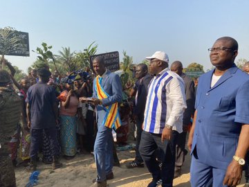 #SudUbangi visit of the Head of State regarding the victims of the neighborhood #Fulu flooded with #Zongo.
He took the time to listen to the grievances of the displaced in order to respond as soon as possible to their wishes.