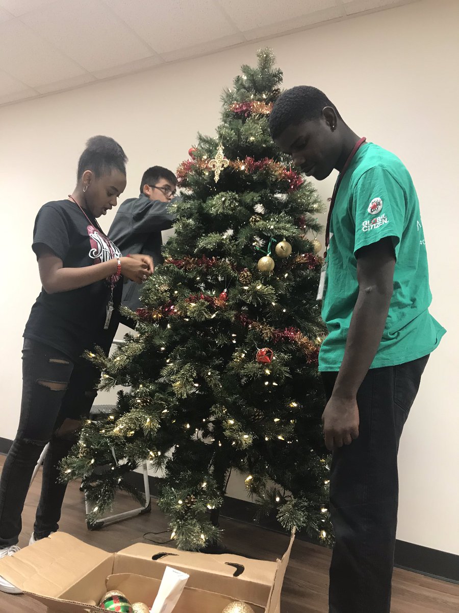 jmestkr's tweet photo. Ready for Christmas! They put the entire tree together from assembly to ornaments. @HumbleISD_SCHS #campusworkbasedlearning https://t.co/pSqPfUGzJN