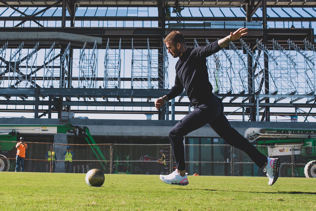 InterMiamiCF's tweet photo. 🎯 
Club owner David Beckham hit the iconic free-kick on the newly installed grass at #InterMiamiCF stadium. https://t.co/xNqCAGrJ7t