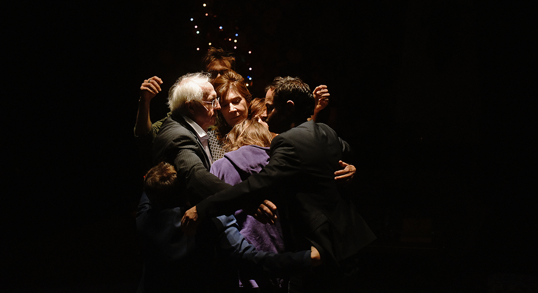 Il y a des mauvaises langues qui ont dit que les Chiens de Navarre c'était moins bien depuis qu'ils avaient renouvelé le casting, eh ben j'ai un litre de larmes de rire de <a href="/sandiedbs/">Sandie Dubois</a> pour vous prouver le contraire.