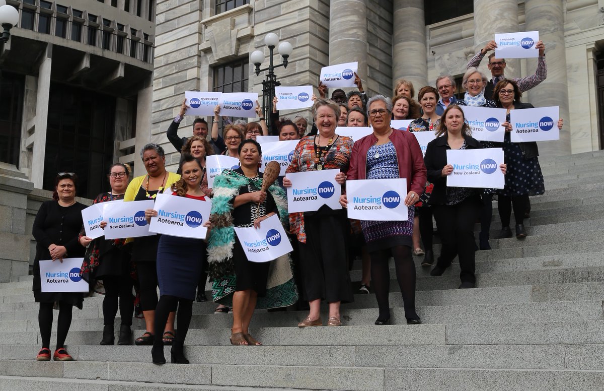2020 is the International Year of the Nurse and Nursing Now campaigns, a perfect chance to celebrate nursing as a rewarding career choice in NZ. Here's Chief Nursing Officer Margareth Broodkoorn celebrating with other nursing leaders. #NursingNowAotearoa 
health.govt.nz/news-media/med…