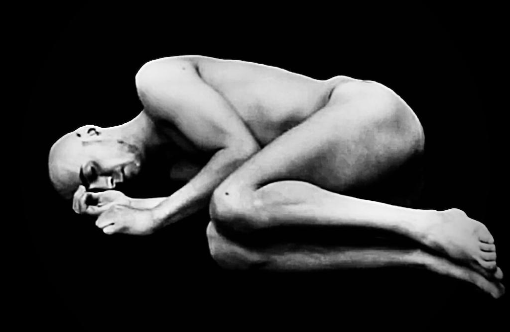 ludusdance's tweet photo. Occupied? Our associate artists supported by @GP_LakesDales are... @paulscottbullen is creating a dance film, blending Butoh movement to portray the impact of feeling different on his body &amp; psyche. https://t.co/HJYOJMcwfV
#occupied #dancedevelopment #artists #northwest https://t.co/VIlffye1U1