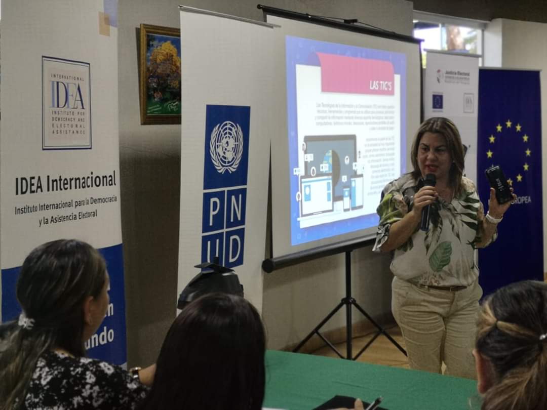 Genero_JE's tweet image. De esta manera se desarrollaba el módulo TICS y Comunicación a cargo de la Lic. Dolly Olmedo, el pasado Miércoles 
#SevosmiProtagonista