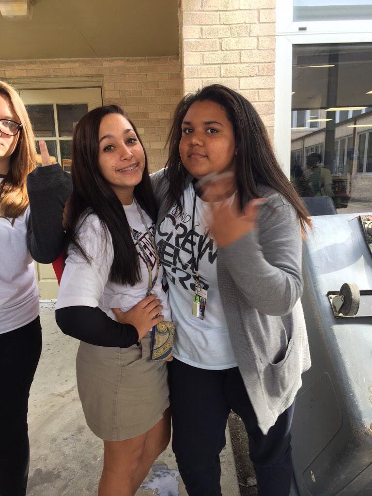 gemiihendrixx's tweet photo. #HowIMetMyBestFriend
i really don’t even remember bc it’s been almost 10 years but she was one of the first friends i made when i moved to louisiana. love u squid 💚 @sydcourv https://t.co/BO2uOZ1W6e