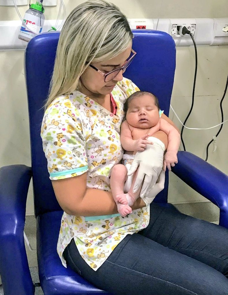 camiilaa_jp's tweet photo. oi, eu tenho 17 dias de vida, sou o maior bb da UTI, sou chorão e adoro um "coloterapia" 🏥😍 #enfermeiradenenem #mimomesmo #bbzao https://t.co/zwULLLA7x6