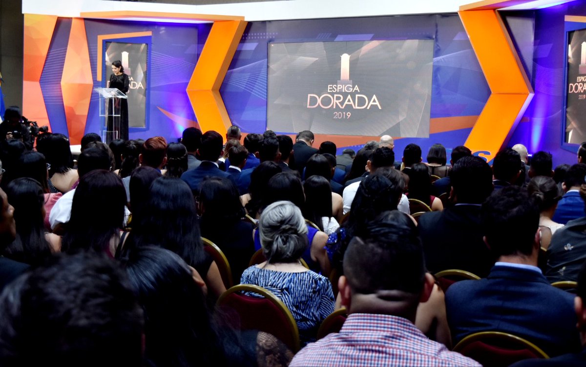 indeselsalvador's tweet photo. 🏆

Inicia la gala #EspigaDorada2019, en la que se premiará a lo mejor del deporte salvadoreño.

#ConstruyendoElCamino https://t.co/igOoaGGzdc