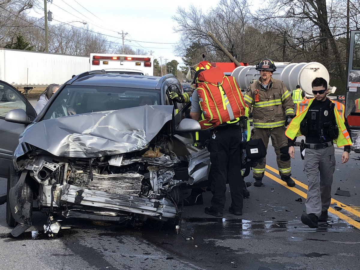 arabfire's tweet photo. Serious accident this afternoon on Hwy 69 at Mt Oak Rd https://t.co/OlaVaSHBoy