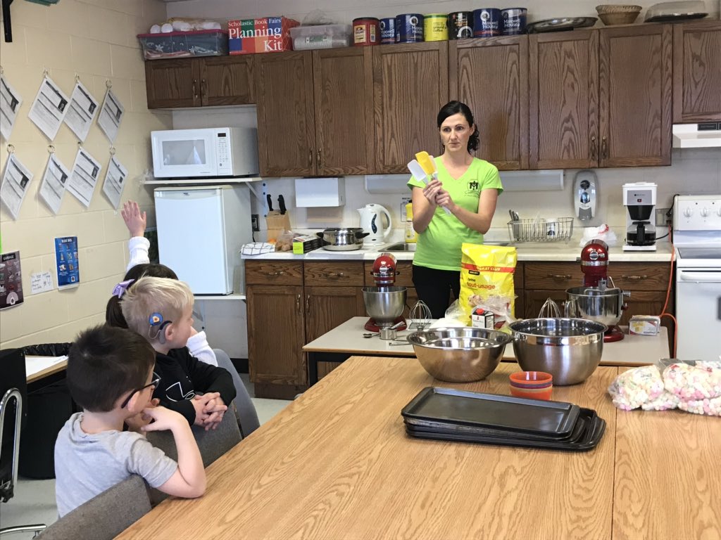 JocAuger's tweet photo. It’s beginning to smell a lot like Christmas! #KinderTrades #Baking @BGCDSB @mics_chepstow @GreyBruceOYAP https://t.co/z3qzUgnYcL