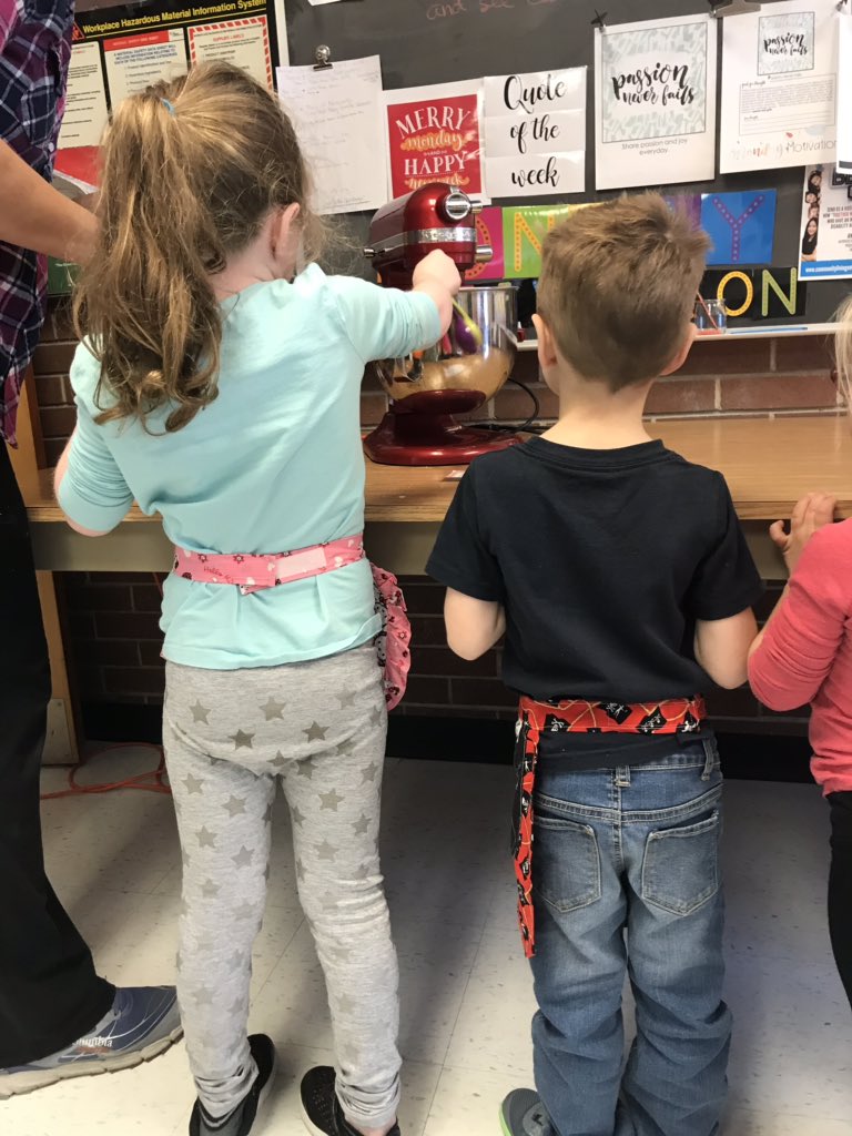JocAuger's tweet photo. It’s beginning to smell a lot like Christmas! #KinderTrades #Baking @BGCDSB @mics_chepstow @GreyBruceOYAP https://t.co/z3qzUgnYcL