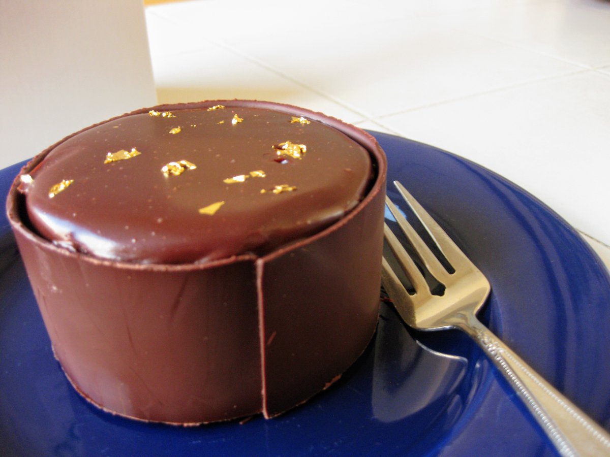 monicasilva0321's tweet image. I bought these for other people, but it&apos;s impossible to photograph the inside without taking out a slice. You know how it is.
@CacaoChemistry #chocolate #passionfruit #DowntownCS #ColoradoSprings