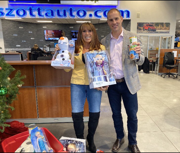 Spending my <a href="/GivingTuesday/">#GivingTuesday</a> at Szott Jeep taking your donations for Ronald McDonald House Detroit. Spin the <a href="/995WYCD/">99.5 WYCD</a> Prize Wheel for Ten Man Tickets! #GivingTuesday
