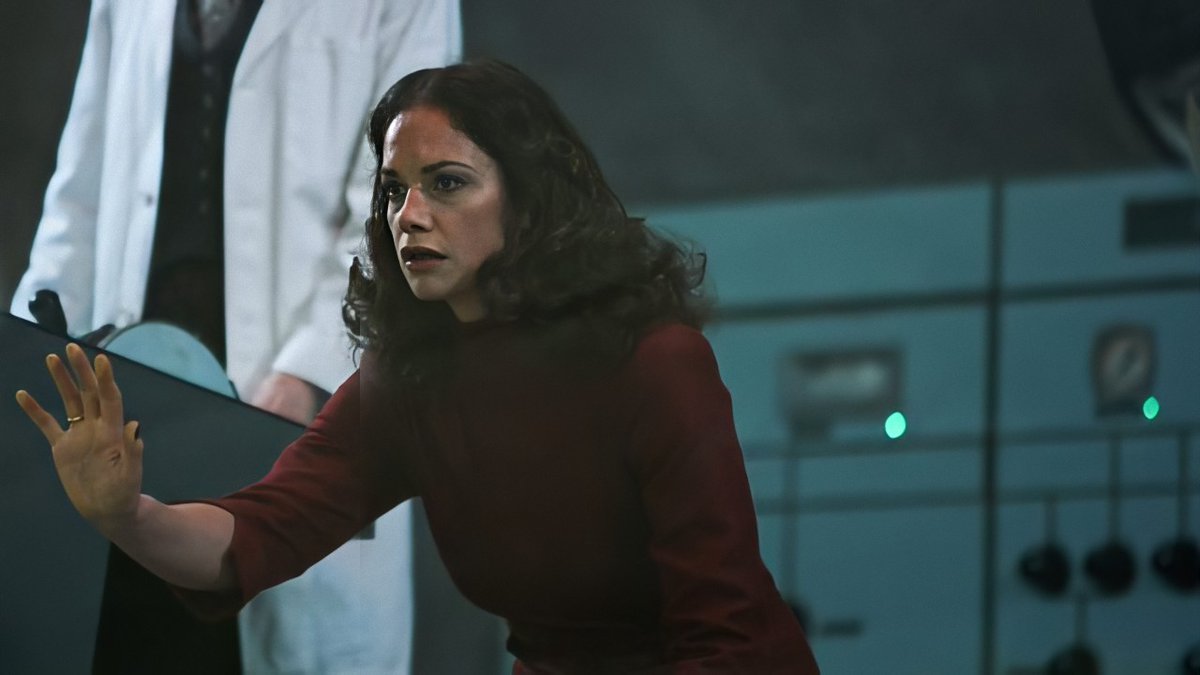 SetticasGaetano's tweet image. Another promotional picture for the sixth episode, "The daemon-cages", with Ruth Wilson as Mrs. Coulter!

#HisDarkMaterials #hisdarkmaterialsHBO #RuthWilson