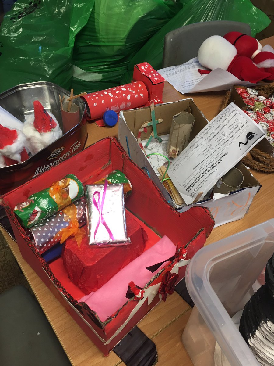 MaighdineMuire's tweet photo. What a creative bunch of recyclers we have in the school. Amazing decorations using recyclable materials and innovative minds. “Creativity is intelligence having fun” 💪🏼 🎄 🖼 👨🏼‍🎨👩🏼‍🎨 @wexfordcoco @MyWasteIreland @MaighdineMuire https://t.co/gN3P98jDp2