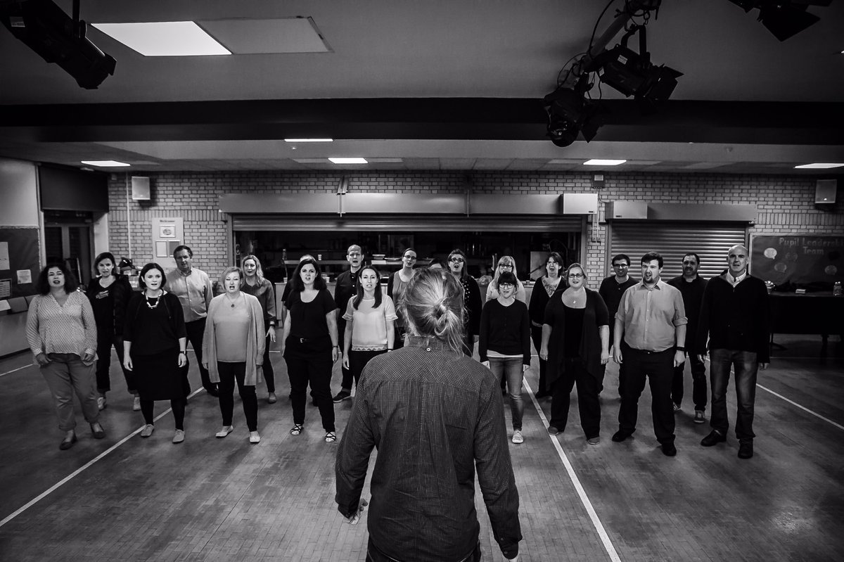 KT6VocalGroup's tweet photo. Join us @RotundaKingston this coming Saturday (7th) between 12 and 2 where we’ll be entertaining shoppers around the🌲#Kingston #acappella #Christmas #singing #music #choir #shopping #rotunda https://t.co/rFc9YLMsFS