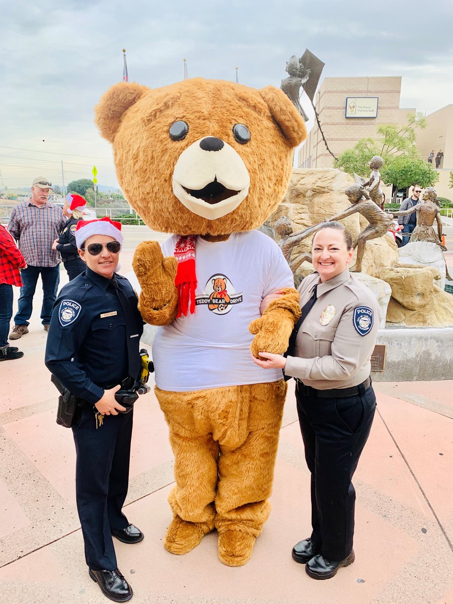 CarlsbadPolice's tweet photo. SD Law enforcement agencies helped collect 41k for childrenβs programs at @radychildrens. The bears for the children are just one of the many programs we support and we are honored to participate. #happyholidays #teamlawenforcement #partnerships #sandiegoregionalteddybeardrive https://t.co/SGlyVZRjIE