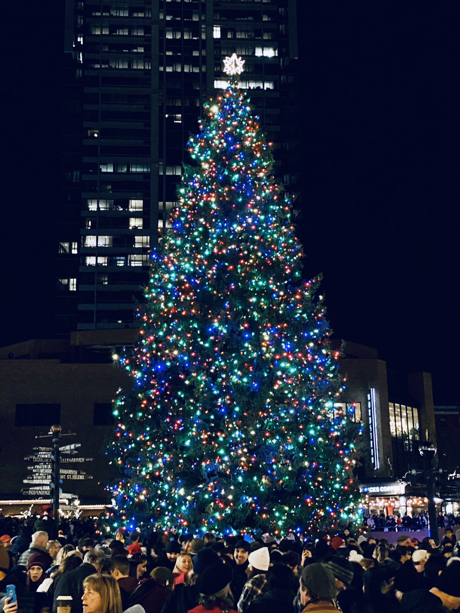 theNinesHotel's tweet photo. The holidays season is officially here! Were you at the 35th annual tree lighting ceremony? #portland #thesquarepdx #pdx #travelportland https://t.co/3t5Z2lh8Gw