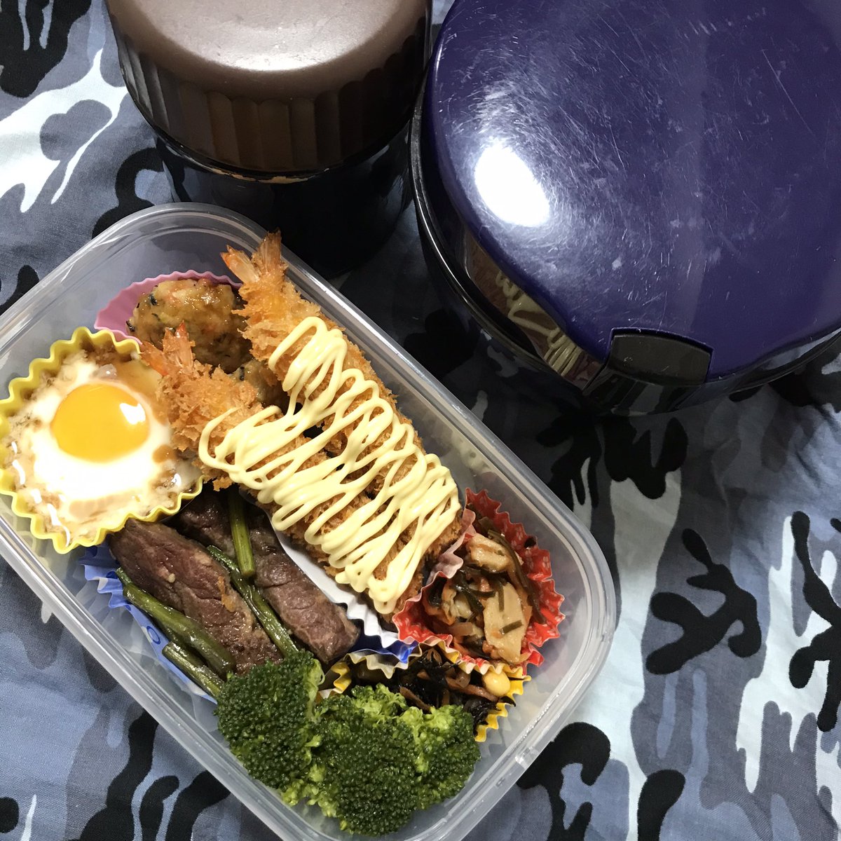 FoodAssist1's tweet photo. 2019.12.4.水
長男弁当

なんとか-2kgから1.5kg戻った😅

年末までに、あと1.5kg💪

来週から期末考査、勉強も頑張ろ✍️

#成長期 #中二 #男子 #中学バスケ #バスケ #身体作り #食事 #身長 #背伸ばし #食トレ #スポ飯 #アスリート飯 #お弁当作り楽しもう部 https://t.co/Lc3YMbwFfX