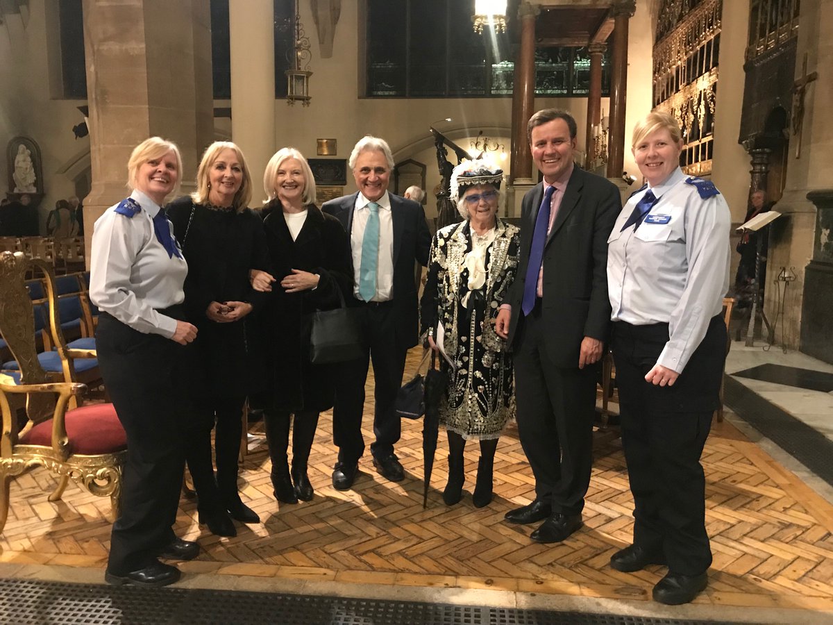 MPSStanley's tweet photo. Hugely enjoyed the charity Christmas Carol Service at Holy Trinity, Sloane Street this evening.
Wonderful readings from John Suchet and beautiful singing Redcliffe School &amp; choir
All in Aid of @chelwest @FriendsRBH @royalmarsden 
@LM_Westminster #RBKCMayor
#RBKCPearlyQueen https://t.co/EUlVSniuvL