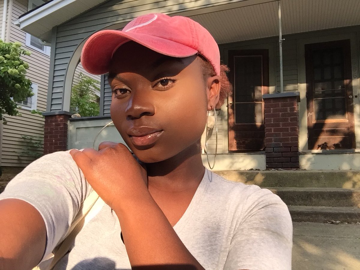 francess12_'s tweet photo. Golden hour + big hoops = hoe

I kid I kid😂 https://t.co/vVbKiCKb4c