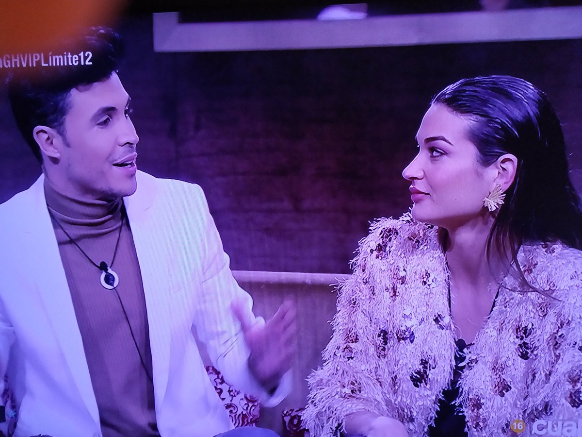FanaticaGH7's tweet photo. Kiko dejando vendida a Estela en directo.
#HugoEsGH3D
#SomosLaAudiencia3D https://t.co/vaKk3NuHVG