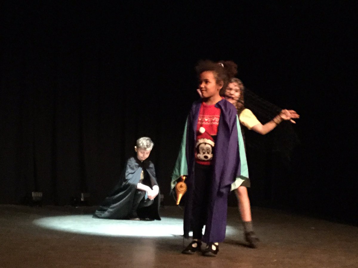 Action_Factory's tweet image. Our #darwenyouththeatre at @DarwenLTheatre last night performing their own version of #Aladdin - well done to Nicole Pam, all volunteers, cast and families for all their hard work and support 👍
