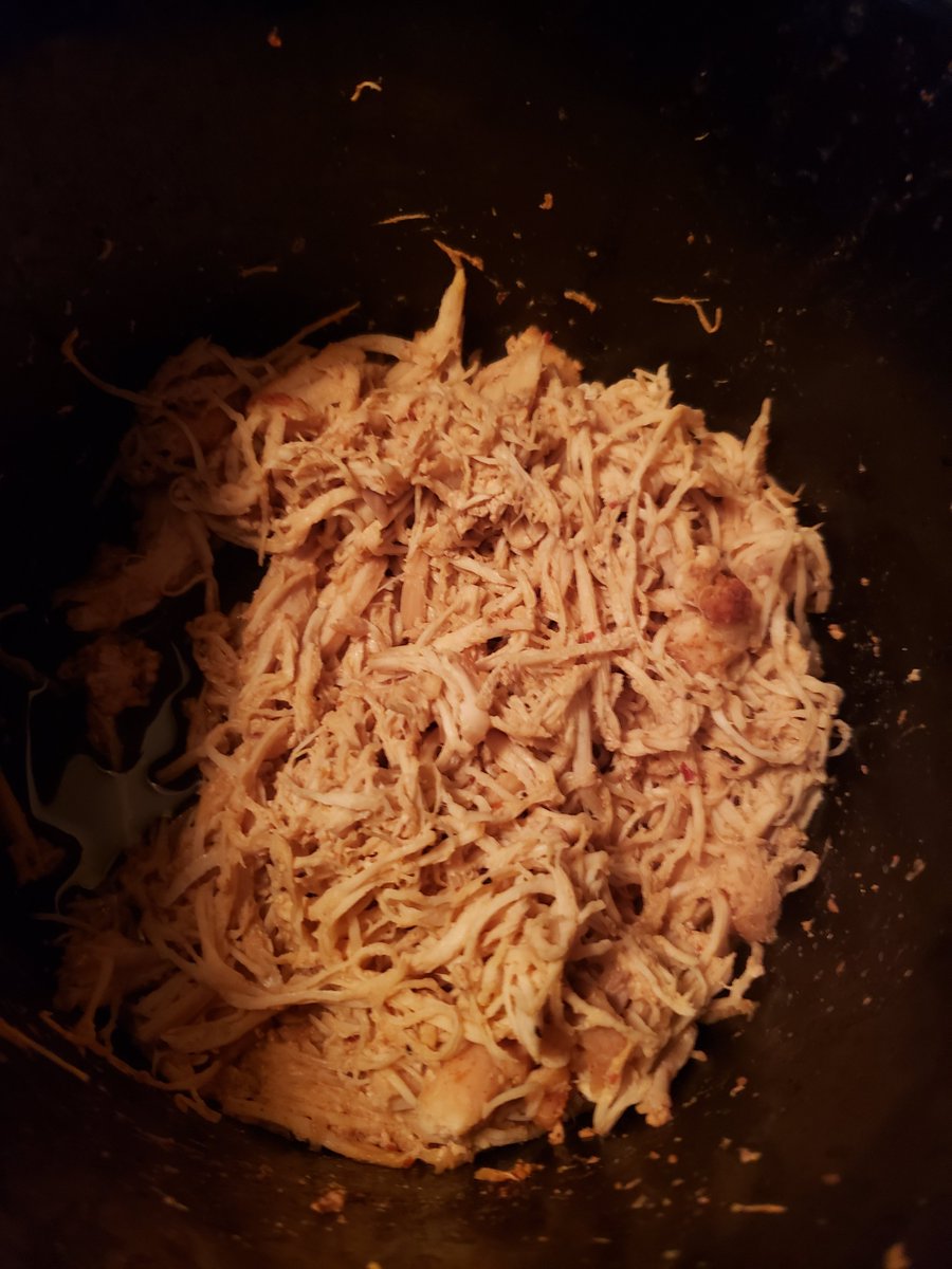 RealGreyKnight's tweet photo. Chicken breakfast supreme burritos. Each is huge and more than a meal by itself, made five of them from scratch.
Chicken, eggs, beans, potatoes, cheese and green chili salsa. https://t.co/GbwrPYJOqn