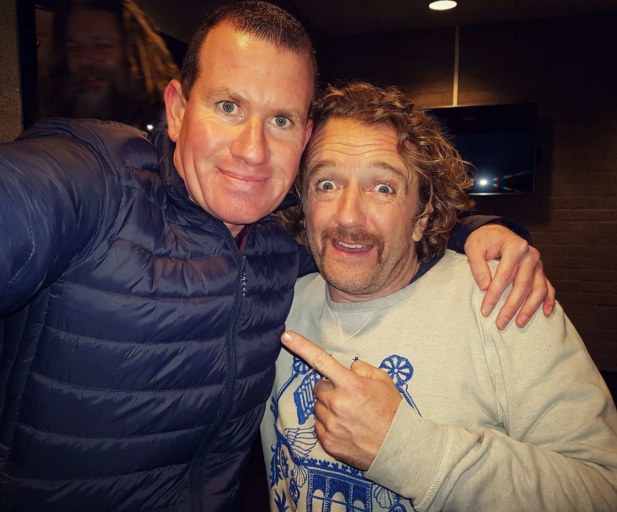 ErwinVonline's tweet photo. Wat een leuke kerel...Op de foto met Pepijn Gunneweg.
#foutevrienden #bztshow #ashtonbrothers #hetklokhuis #klokhuis #pepijngunneweg #lampegiet #veenendaal #rtl5 #thegreatwonder https://t.co/ZKKP1U0ffG
