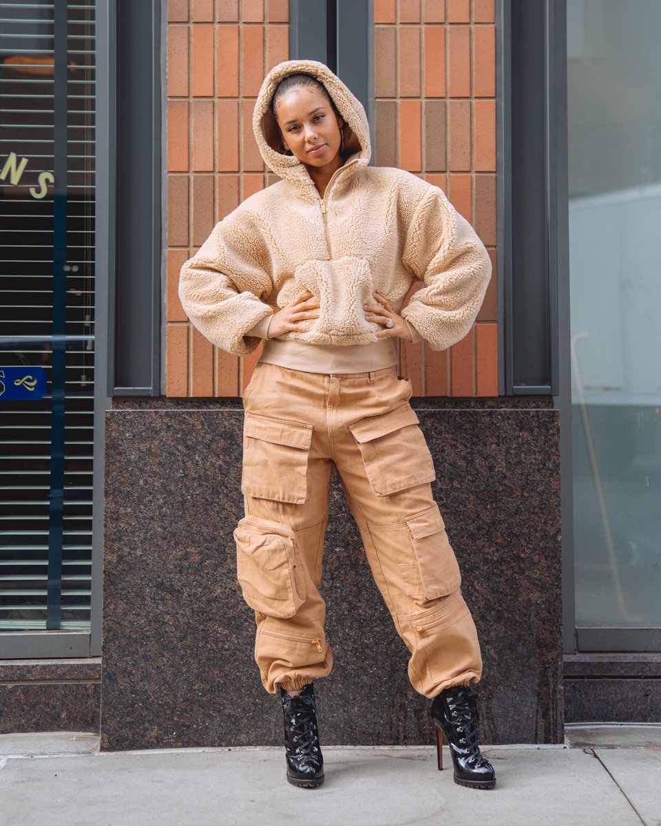 aliciakeys's tweet image. Feelin’ those teddy bear chilly vibes 🥶🐻💜