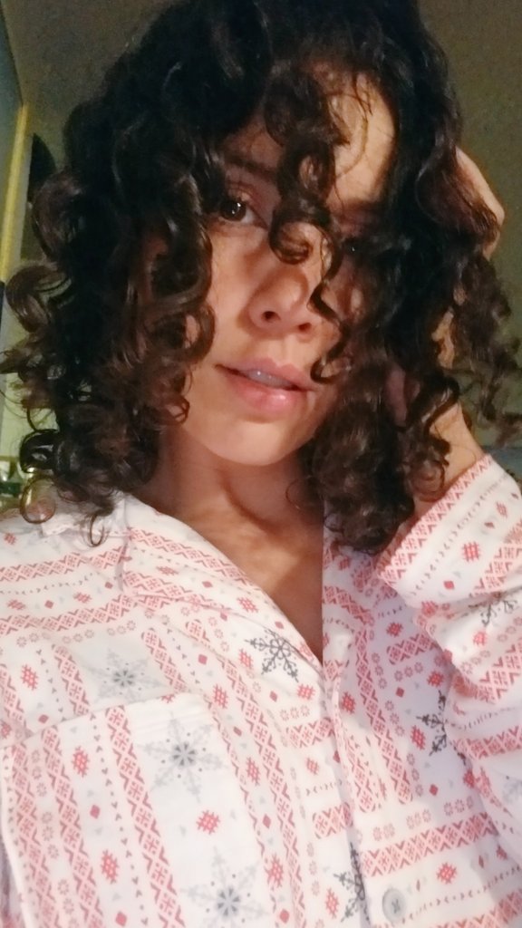 Curly hair, pyjama and flu! 😉☺️😊
#90dayfiance #CaliforniaRain 💙🌧🌧🌧☔🌬