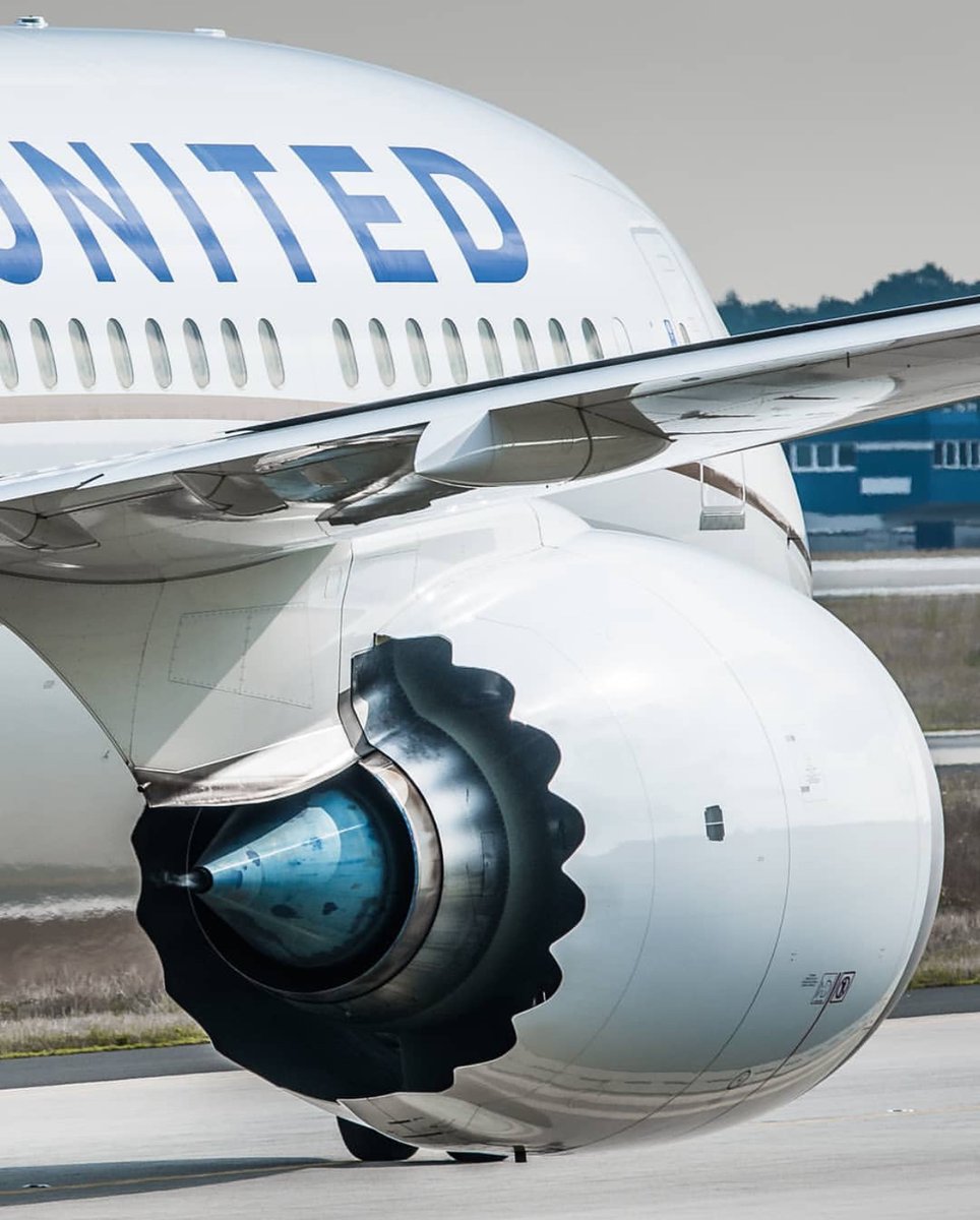 rampenvy's tweet photo. United we stand, for all things aviation ❤️. Nicely done @fmg.aviation 👍  #GoAviation #avgeeks https://t.co/rYSFCgtPPl