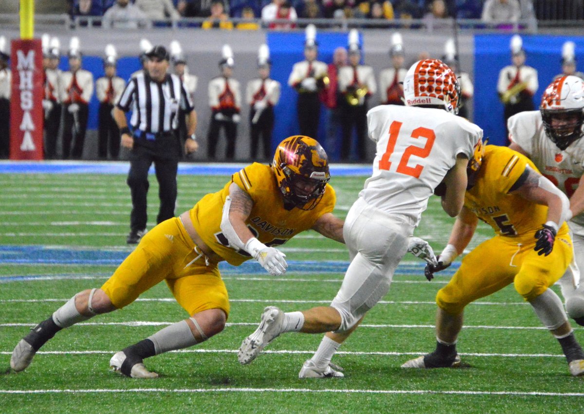 TheVarsityFootball tweet media