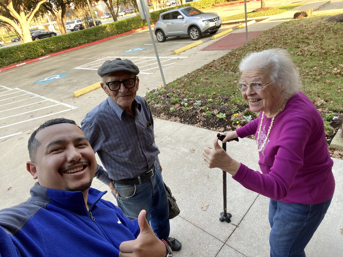 EricEstrada713's tweet photo. Hi Welcome to 🌶’s  Missouri City! Meet Henry &amp; Margarett I asked them how the food &amp; the service was &amp; they said everything was great today &amp; that they have been coming to @Chilis for over 10yrs! #ChilisLove https://t.co/5kSfCfXzd9
