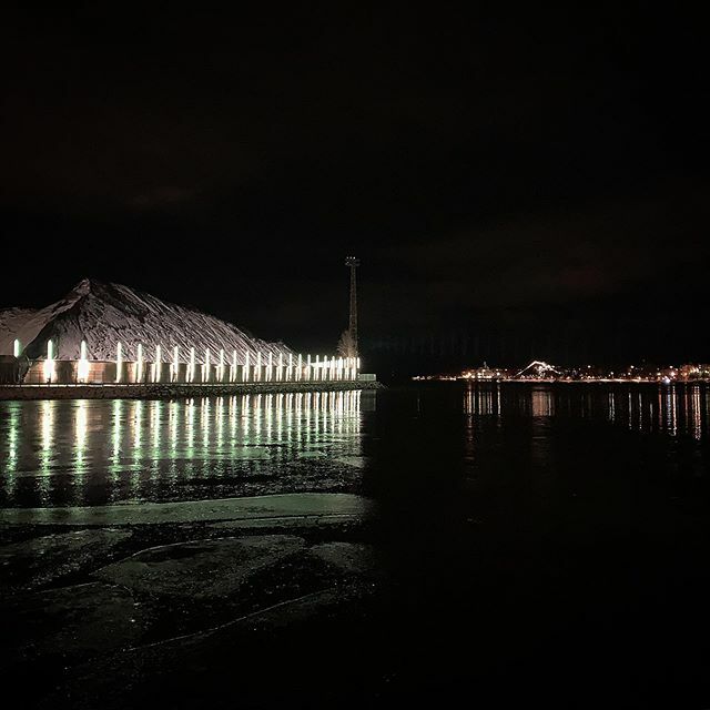 minnapahkin's tweet photo. 🌜#nightphotography #nightwalk #iltalenkkimaisemat #merihaka #helsinki https://t.co/tEd8oBZWFH https://t.co/6935d23fV3