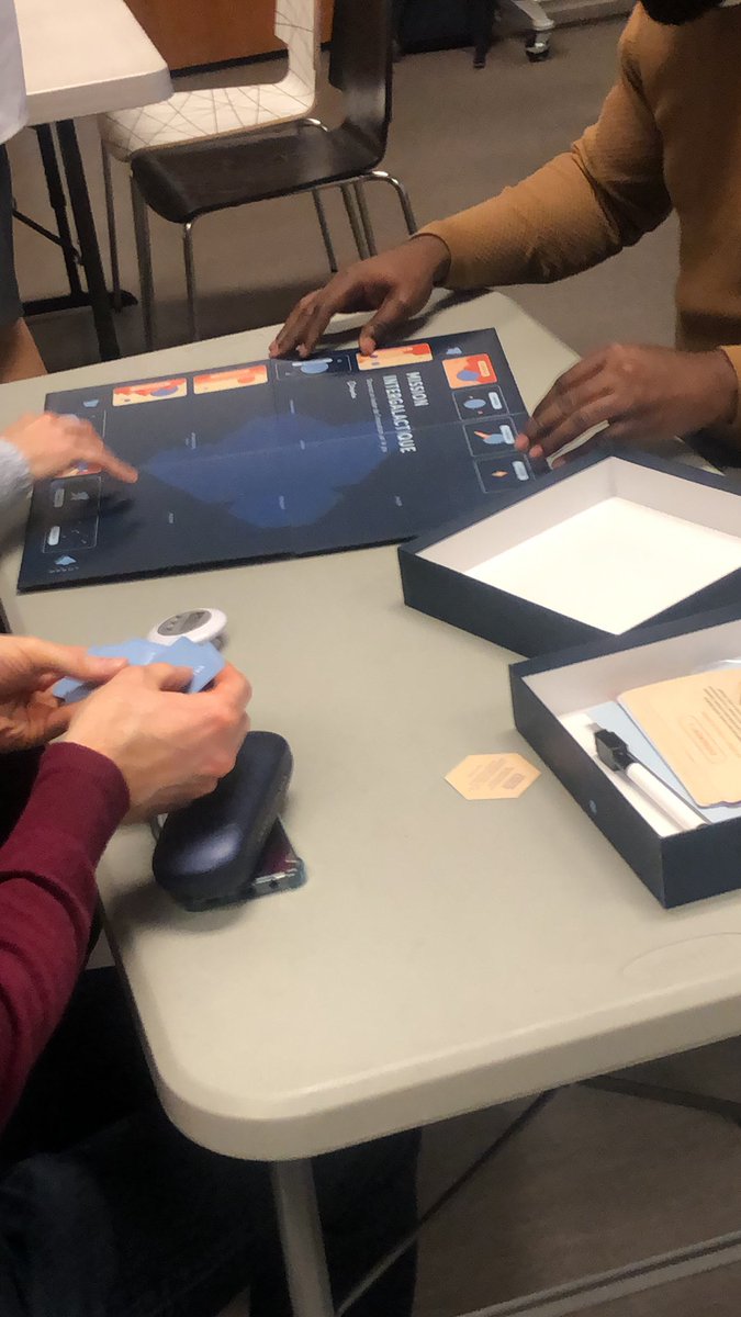 MTLeanStartup's tweet photo. Mise en place du jeu 🙂 https://t.co/qE3wGJgLRz
